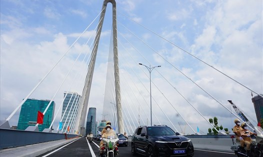 Sau 7 năm thi công, cầu Thủ Thiêm 2 bắc qua sông Sài Gòn nối quận 1 với Khu đô thị mới Thủ Thiêm đã chính thức thông xe. Ảnh: Minh Quân