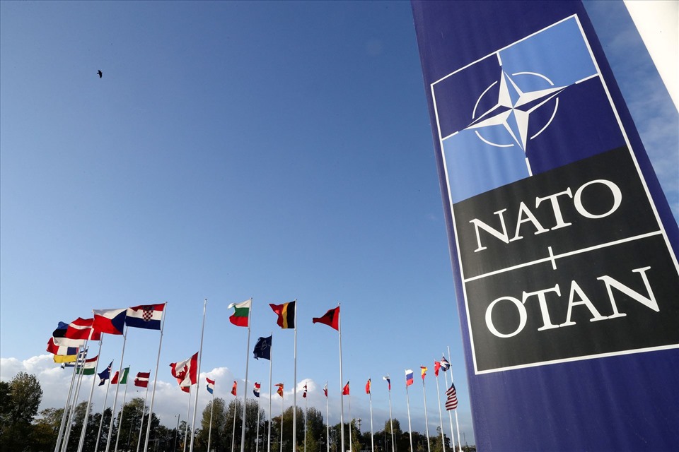 Sweden's ruling party split on NATO membership
