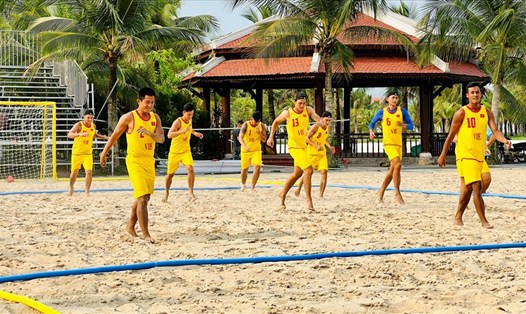 Các cầu thủ đội tuyển bóng ném Việt Nam có mặt tập luyện tại Tuần Châu từ 28.4.2022. Ảnh: Thanh Tùng