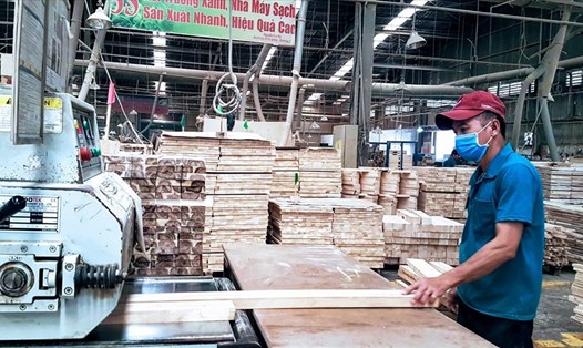 Xuất khẩu gỗ đạt kim ngạch gần 5,5 tỉ USD trong 4 tháng đầu năm 2022. Ảnh: Vũ Long