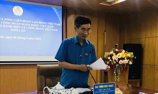 Phó Chủ tịch Tổng Liên đoàn Lao động Việt Nam Trần Văn Thuật chủ trì buổi khảo sát. Ảnh: CĐNH