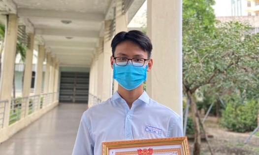 Em Mai Đắc Vọng (lớp 10C2, trường chuyên Lê Quý Đôn, TP.Đà Nẵng) đạt giải Cây bút triển vọng trong cuộc thi Viết thư quốc tế UPU lần thứ 51.