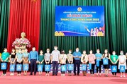 LĐLĐ huyện Phú Lương tặng 130 suất quà cho công nhân hoàn cảnh khó khăn