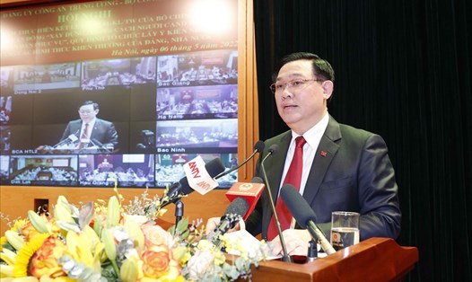 Chủ tịch Quốc hội Vương Đình Huệ phát biểu tại hội nghị. Ảnh: Thành Chung