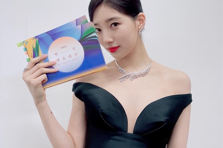 "Tình đầu quốc dân" Suzy rạng rỡ tại Lễ trao giải Baeksang 2022