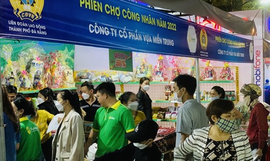 LĐLĐ thành phố Đà Nẵng khai mạc Phiên chợ công nhân 2022. Ảnh: Tường Minh