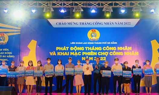 Liên đoàn Lao động thành phố Đà Nẵng hỗ trợ xây mới và sửa chữa 44 nhà Mái ấm Công đoàn cho đoàn viên, người lao động. Ảnh: Tường Minh