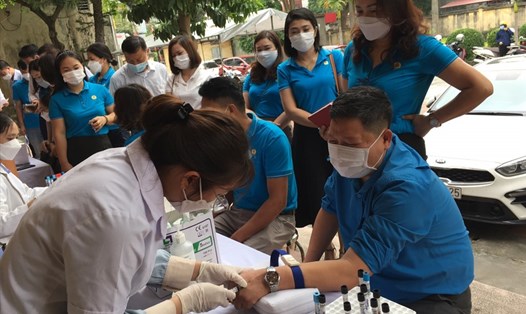 Liên đoàn Lao động TP.Chí Linh tổ chức khám sức khoẻ tầm soát ung thư cho cán bộ công đoàn. Ảnh: DT