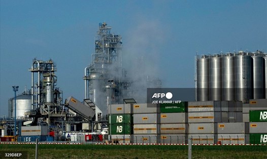Toàn cảnh nhà máy lọc dầu OMV lớn nhất của Áo tại Schwechat gần Vienna, Áo. Ảnh minh họa. Ảnh: AFP