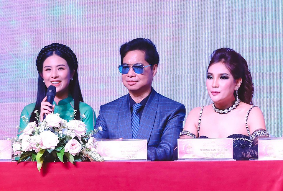 Hoa hậu Ngọc Hân, danh ca Ngọc Sơn và Trưởng Ban tổ chức - Thạc sĩ, nhà báo Đặng Gia Bena. Ảnh: BTC. Hoa hậu Ngọc Hân, danh ca Ngọc Sơn và Trưởng Ban tổ chức - Thạc sĩ, nhà báo Đặng Gia Bena. Ảnh: BTC.