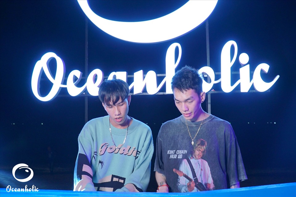 Producer Hoaprox và Masew (phải) tiết lộ mang đến những trải nghiệm âm nhạc độc đáo tại Oceanholic Nha Trang. Ảnh: BTC.