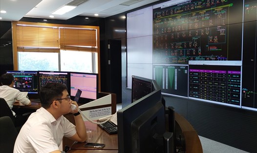 Các phần mềm điều khiển từ xa lưới điện do các kỹ sư EVNHCMC thực hiện góp phần nâng cao chất lượng cung cấp điện cho TPHCM. Ảnh: Nam Dương