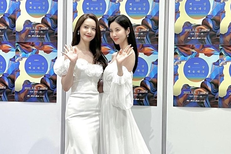 Người hâm mộ vui mừng khi thấy YoonA và Seohyun tái hợp tại Baeksang 2022 Người hâm mộ vui mừng khi thấy YoonA và Seohyun tái hợp tại Baeksang 2022
