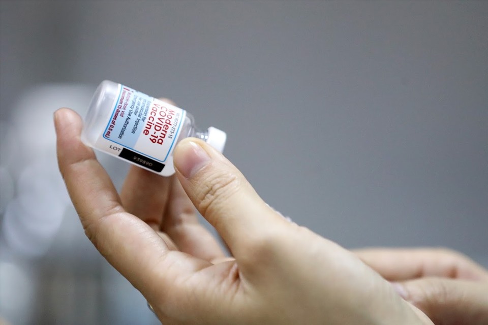 Phân bổ thêm 2,3 triệu liều vaccine Moderna tiêm cho trẻ 5-12 tuổi