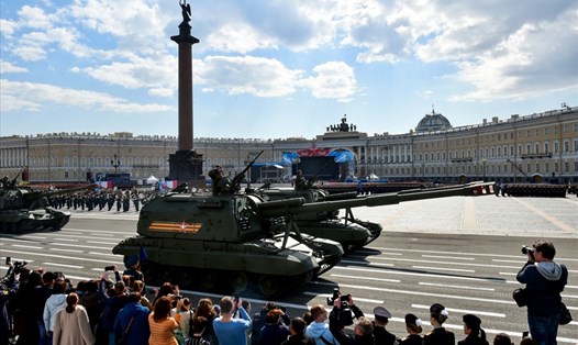 Pháo tự hành MSTA-S của Nga trong buổi tổng duyệt duyệt binh. Ảnh: AFP