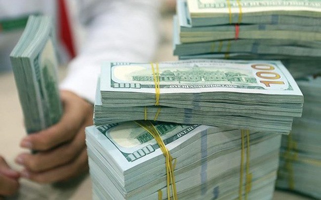 Dừng đà tăng nóng, giá USD quay đầu giảm, giá vàng chịu áp lực bán tháo