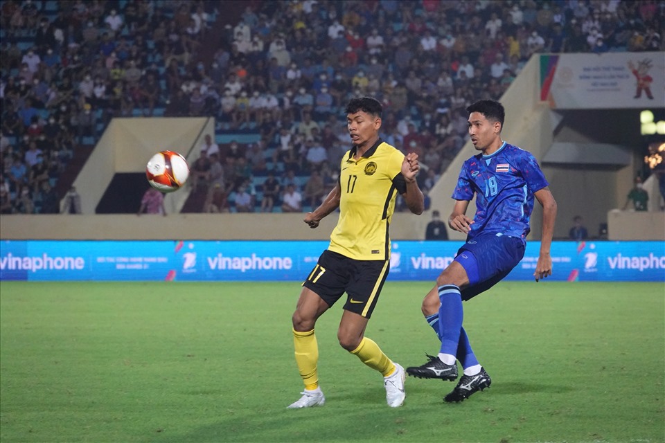 Sao U23 Thái Lan nắn gân đàn em sau trận thua U23 Malaysia