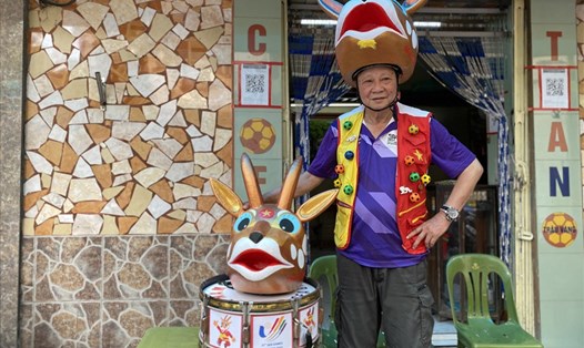 Ông Nguyễn Quang Tuấn có 20 năm làm mũ linh vật SEA Games. Ảnh: PV