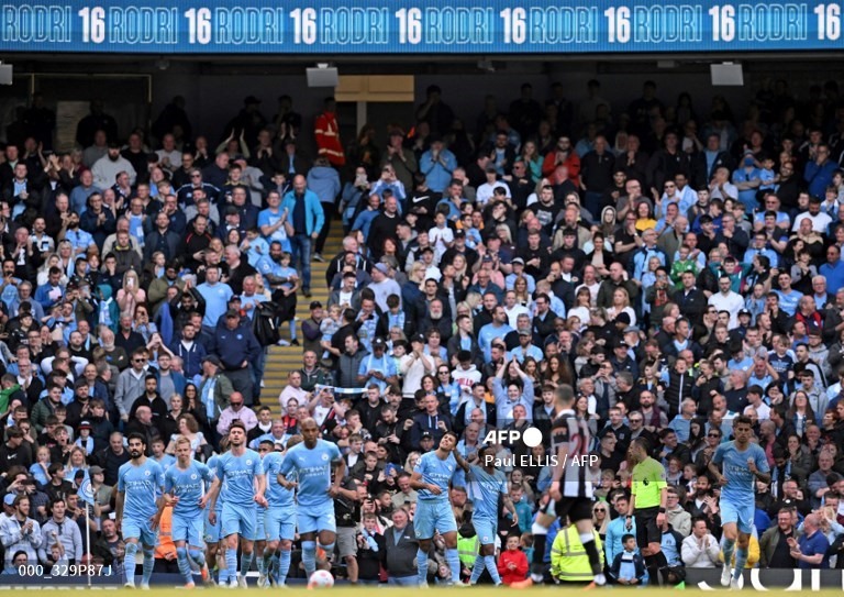 Đại thắng Newcastle, Man City chạm một tay vào chức vô địch