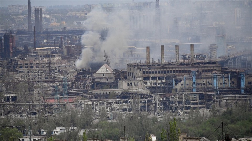 Ukrainian forces entrenched in the Azovstal factory declare to continue fighting