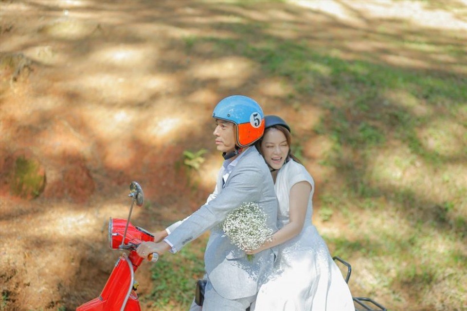 Lý Nhã Kỳ và Han Jae Suk trong phim. Ảnh: NSCC. Lý Nhã Kỳ và Han Jae Suk trong phim. Ảnh: NSCC.