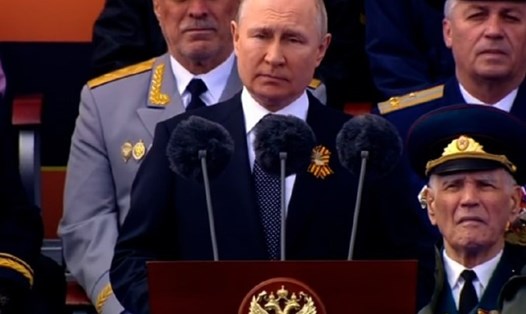 Tổng thống Nga Vladimir Putin tại lễ duyệt binh Ngày Chiến thắng 9.5. Ảnh chụp màn hình