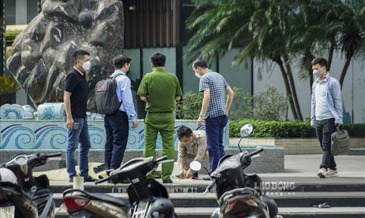 Hiện trường vụ người đàn ông tử vong do rơi từ toà nhà cao tầng ở Hà Nội