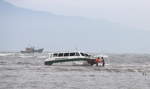 Hiện trường vụ lật cano khiến 17 người tử vong ở Quảng Nam. Ảnh: Thanh Chung