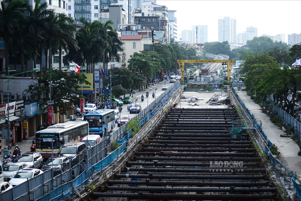 Dự án đường sắt Nhổn–ga Hà Nội chậm tiến độ, vật liệu rỉ sét, cỏ mọc um tùm