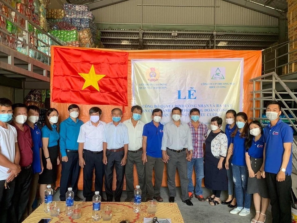 Liên đoàn Lao động quận Ngũ Hành Sơn, thành phố Đà Nẵng thành lập Công đoàn cơ sở mới với 16 đoàn viên. Ảnh: NHS