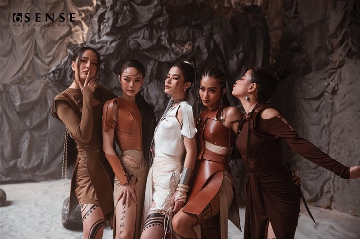 Đông Nhi đạt top 1 trending music Việt Nam với “Đôi mi em đang u ầu" Đông Nhi đạt top 1 trending music Việt Nam với “Đôi mi em đang u ầu"