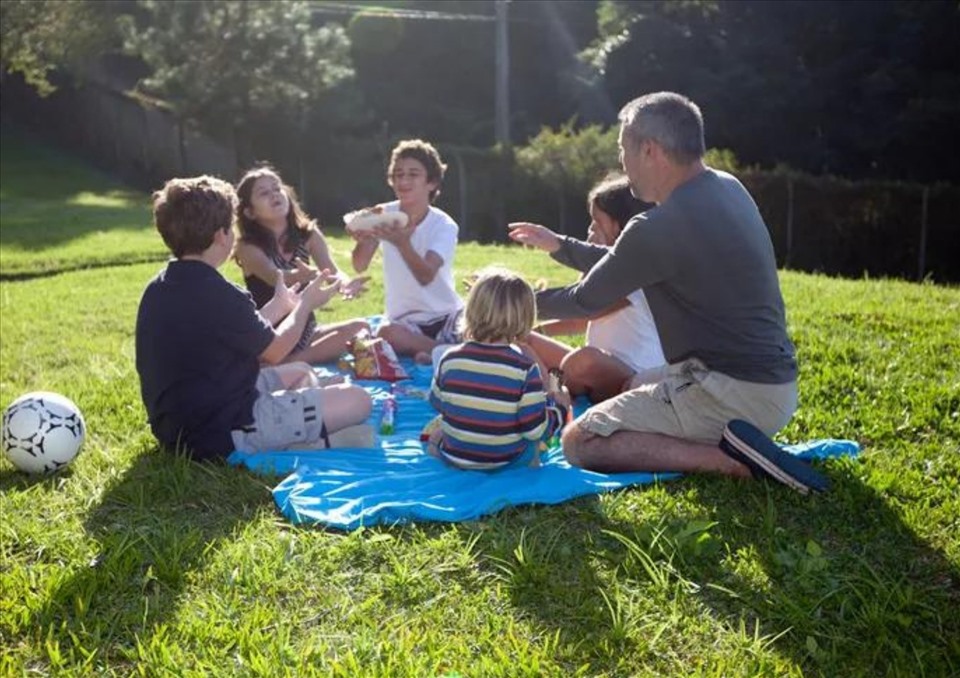 Tái sử dụng sẽ giúp tiết kiệm tiền cho các gia đình đông con. Ảnh: Verywell Family