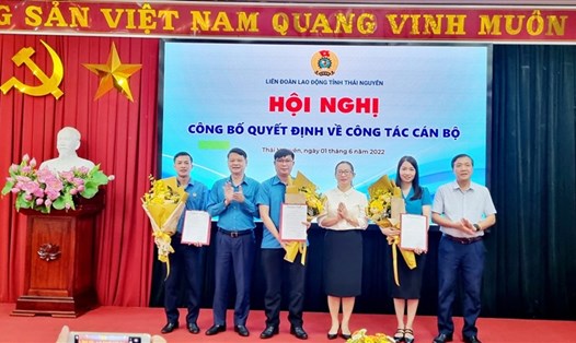 LĐLĐ tỉnh Thái Nguyên tổ chức công bố quyết định luân chuyển, điều động cán bộ.