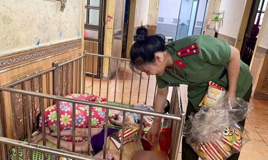 Món quà tuy nhỏ nhưng là niềm an ủi, động viên đối với trẻ em tại Trung tâm Công tác Xã hội tỉnh Nghệ An. Ảnh: CĐ CA huyện Đô Lương.