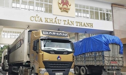 Tình trạng ùn ứ hàng hóa tại các cửa khẩu đường bộ thuộc tỉnh Lạng Sơn vẫn đang tồn tại. Ảnh: TL