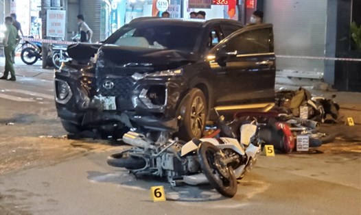 Một vụ tai nạn giao thông mà lái xe ô tô có nồng độ cồn đâm hàng loạt xe máy tại TP.Thủ Đức. Ảnh: Phương Ngân
