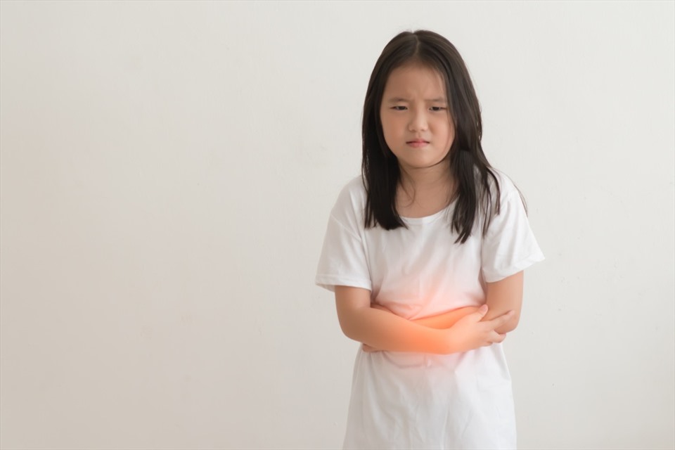 3 tác hại khi không kiểm soát thói quen ăn uống của trẻ