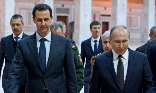 Tổng thống Bashar al-Assad (trái) thăm Nhà thờ Hồi giáo lịch sử Ummayad cùng Tổng thống Vladimir Putin ở Damascus, Syria, ngày 7.1.2020. Ảnh: AFP