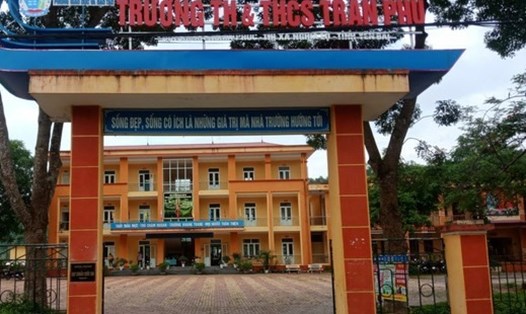 Trường Tiểu học và Trung học cơ sở Trần Phú - nơi xảy ra vụ việc hy hữu học sinh không đi học nhưng vẫn được xét tốt nghiệp. Ảnh: CTV