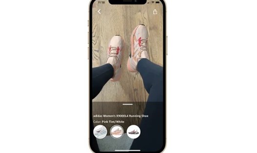 Người dùng Amazon sẽ có thể thử giày ngay trên điện thoại của mình với công nghệ thực tế ảo. Ảnh: Amazon