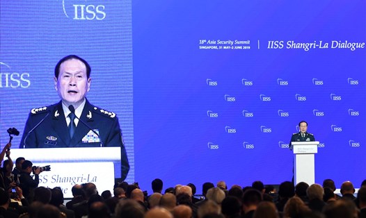 Bộ trưởng Quốc phòng Trung Quốc Ngụy Phượng Hòa phát biểu tại Đối thoại Shangri-La năm 2019. Ảnh: AFP
