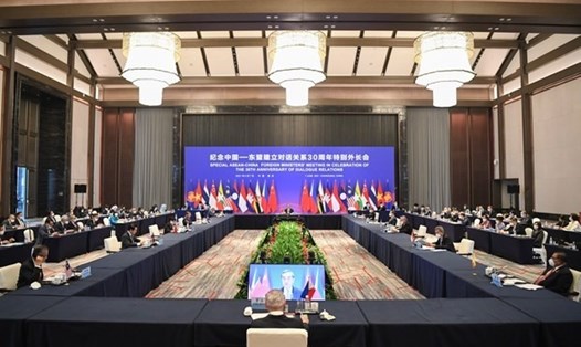 Hội nghị đặc biệt Bộ trưởng Ngoại giao ASEAN-Trung Quốc nhân kỷ niệm 30 năm quan hệ đối tác tại Trùng Khánh, Trung Quốc ngày 7.6.2021. Ảnh: THX/TTXVN