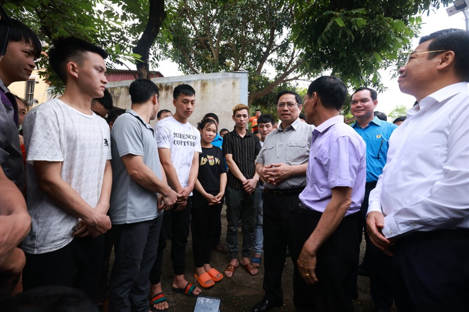 Thủ tướng gặp gỡ, đối thoại với hàng nghìn công nhân tại Bắc Giang