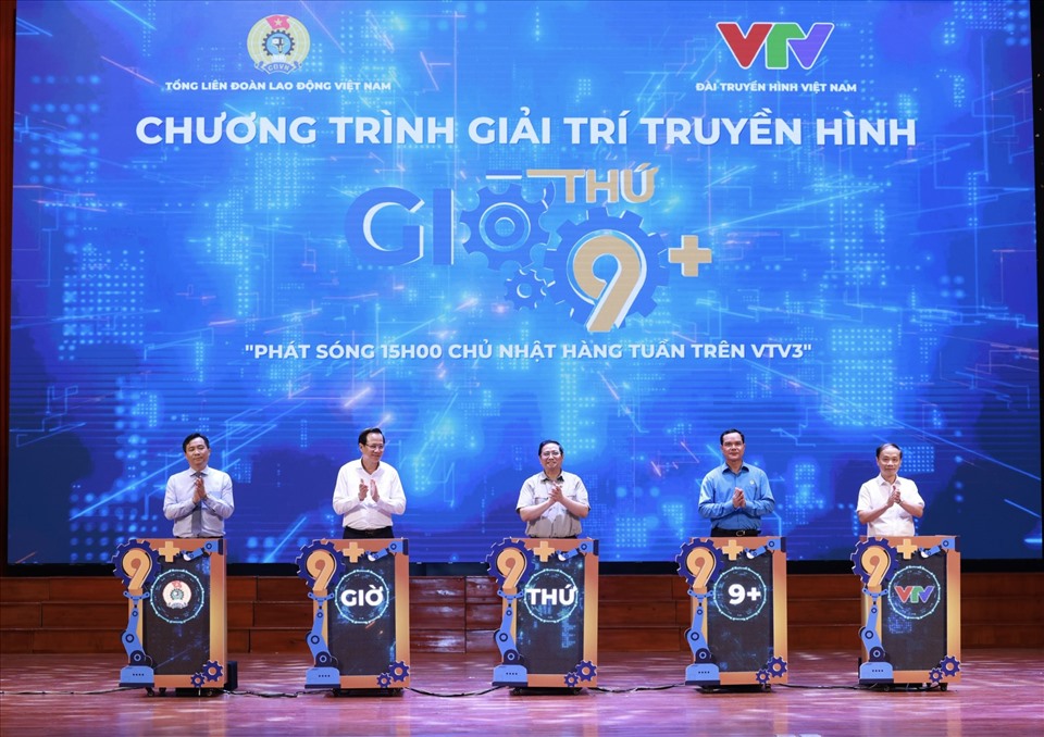 Thủ tướng gặp gỡ, đối thoại với công nhân: Ấn nút Chương trình "Giờ thứ 9+"