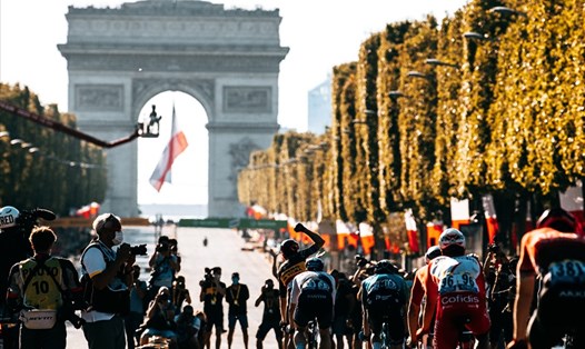 Năm 2024, giải đua xe đạp Tour de France sẽ lần đầu tiên không kết thúc tại đại lộ Champs-Elysees ở Paris. Ảnh: Gruber Images