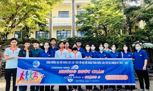 Thanh niên Đà Nẵng chạy bộ gây quỹ xây nhà văn hoá cho đồng bào thiểu số. Ảnh: TT