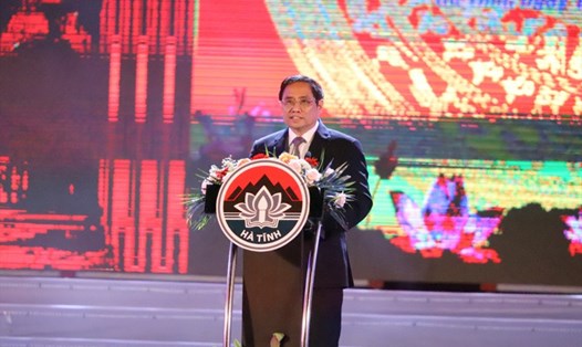 Thủ tướng Chính phủ Phạm Minh Chính phát biểu tại lễ kỉ niệm 65 năm ngày Bác Hồ về thăm Hà Tĩnh và 15 năm thành lập thành phố Hà Tĩnh. Ảnh: TT.