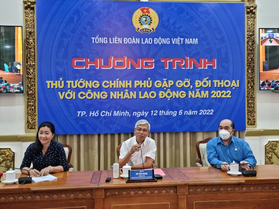 Tại đầu cầu TPHCM, lãnh đạo TPHCM chủ trì buổi gặp mặt, đối thoại giữa Thủ tướng và công nhân lao động. Ảnh: Nam Dương