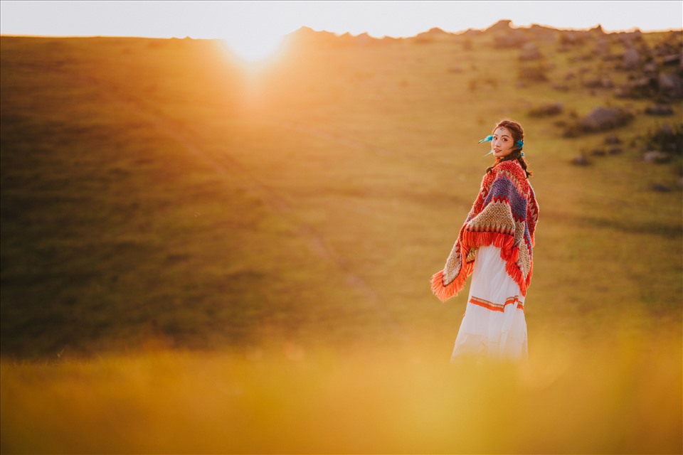 Đến Đồng Cao hoá thân thành thiếu nữ Mông Cổ. Ảnh: Chú Hùng Vlog