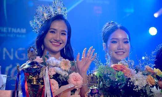 Thanh Hà (trái) đăng quang Hoa hậu Môi trường Việt Nam. Ảnh: BTC.